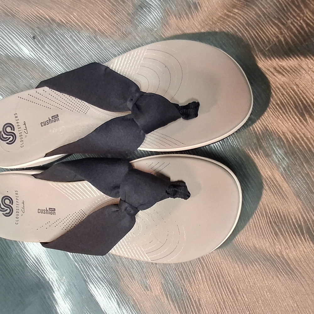 Clarks Women's Black and White Sandals - Picture 2 of 8